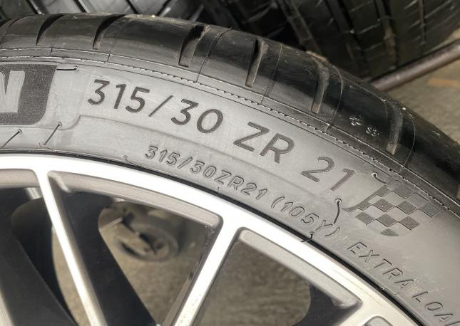 Michelin Pilot Sport 4 275/35 R21 и 315/30 R21 103Y