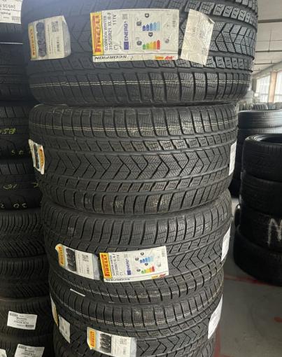 Pirelli Scorpion Winter RFT 275/40 R21 и 315/35 R21 V