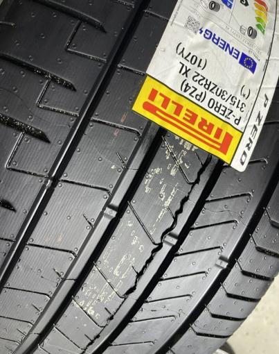 Pirelli P Zero PZ4 275/35 R22 и 315/30 R22 Y