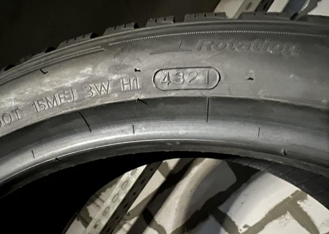 Hankook Winter I&#39;Cept Evo 3 W330 275/35 R20