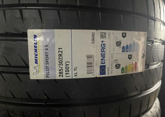 Michelin Pilot Sport 4 S 255/35 R21 и 285/30 R21 Y