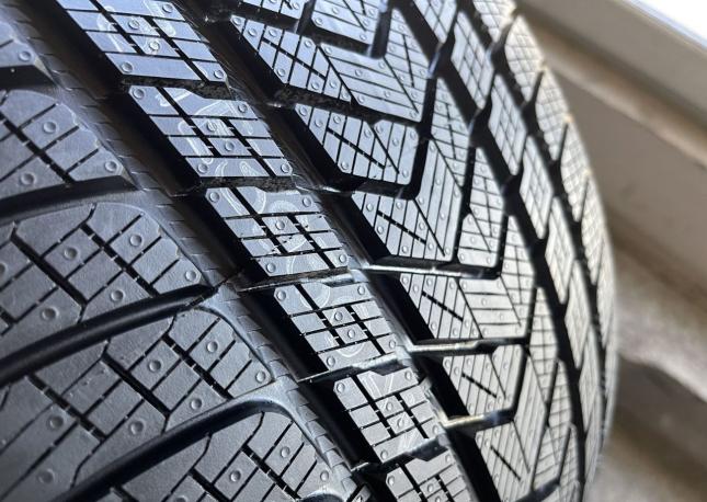 Pirelli Scorpion Winter 285/40 R22 и 325/35 R22 V