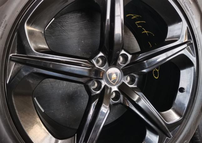 Оригинальные колеса на Lamborghini Urus R21