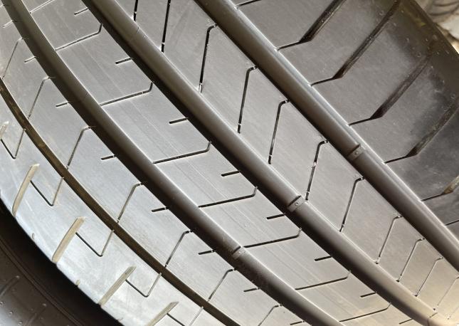 Pirelli P Zero PZ4 295/40 R21 111Y