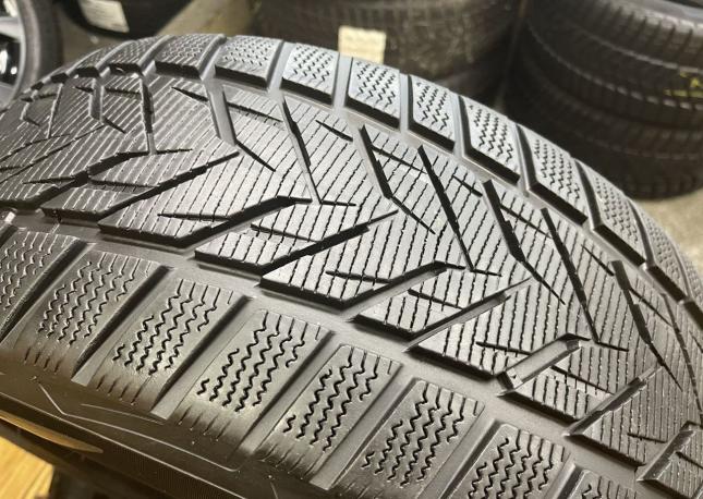 Vredestein Wintrac Xtreme S 235/50 R18