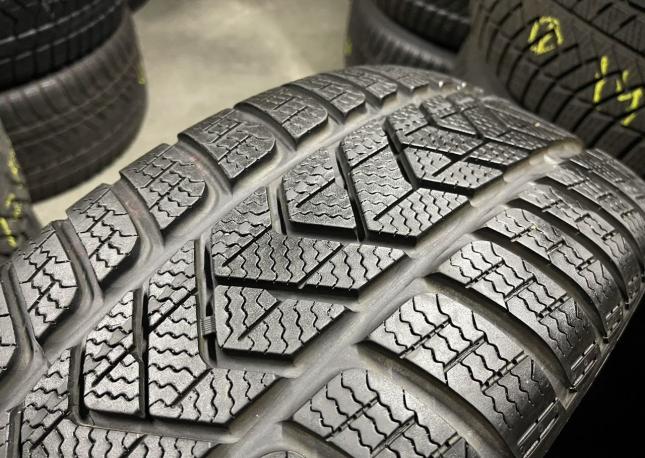 Pirelli Winter Sottozero 3 235/45 R19 99V