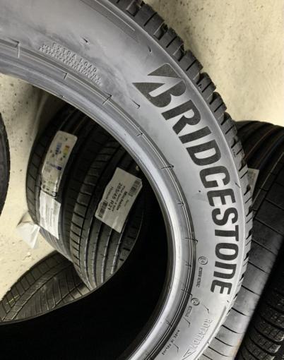 Bridgestone Blizzak LM005 DriveGuard 235/55 R20