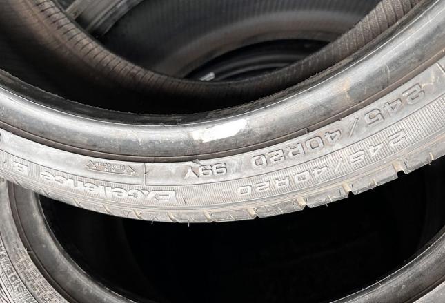 Goodyear Excellence 275/35 R20 и 245/40 R20