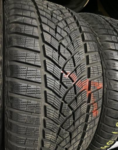 Goodyear UltraGrip Performance 245/40 R18