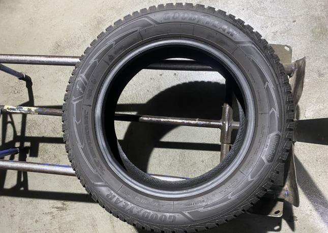 Goodyear Ultra Grip 4+ 195/60 R15