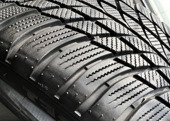 Bridgestone Blizzak LM-001 225/50 R17