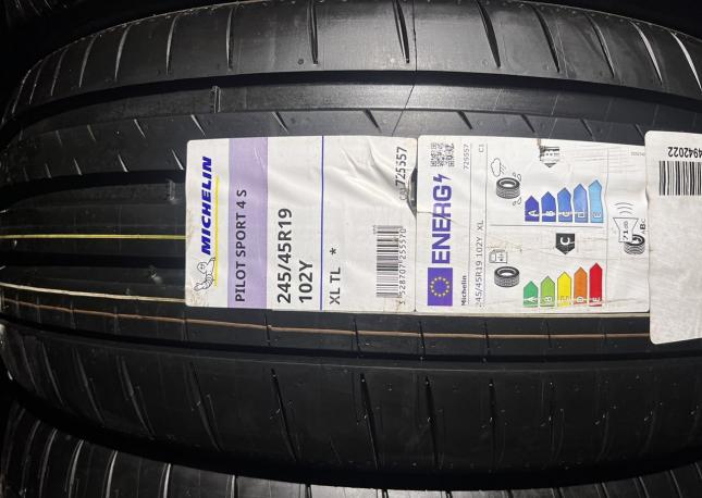 Michelin Pilot Sport 4 S 245/45 R19