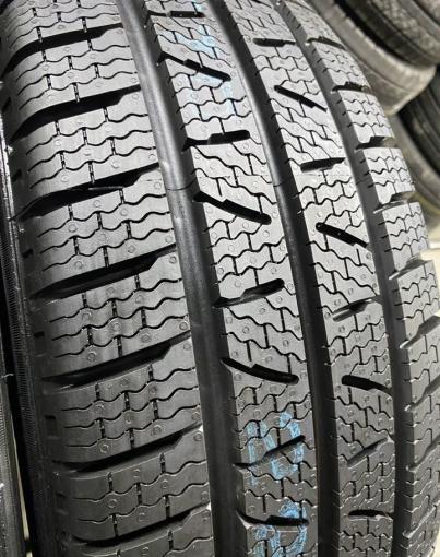 Pirelli Carrier Winter 225/70 R15C