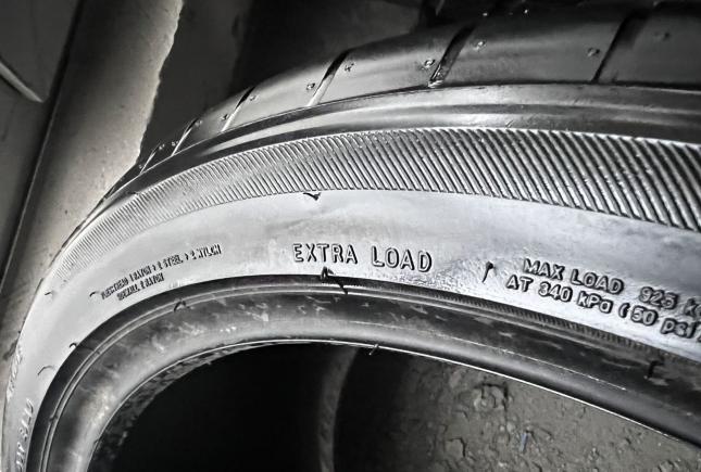 Bridgestone Potenza S001 295/35 R20