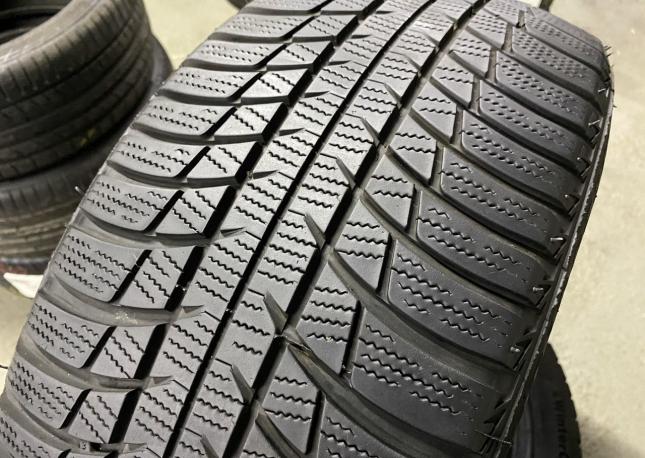 Bridgestone Blizzak LM-001 235/45 R18 98V