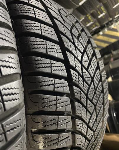 Goodyear UltraGrip Performance+ 215/40 R17