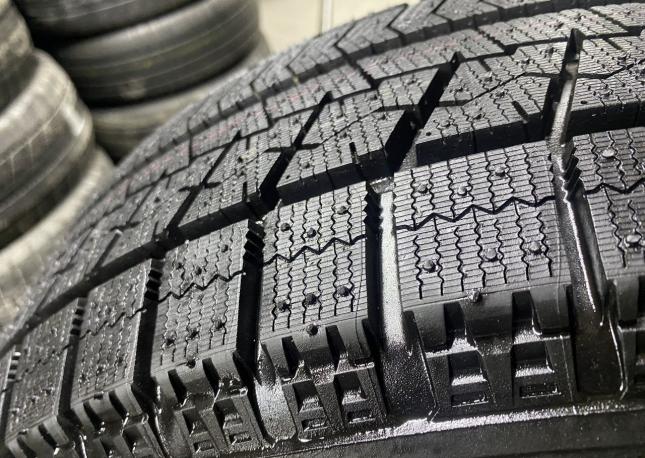Bridgestone Blizzak VRX 215/60 R16
