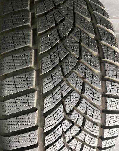 Goodyear UltraGrip Performance 255/45 R19