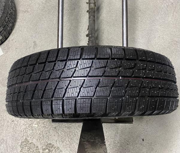 Bridgestone Ice Partner 215/60 R16