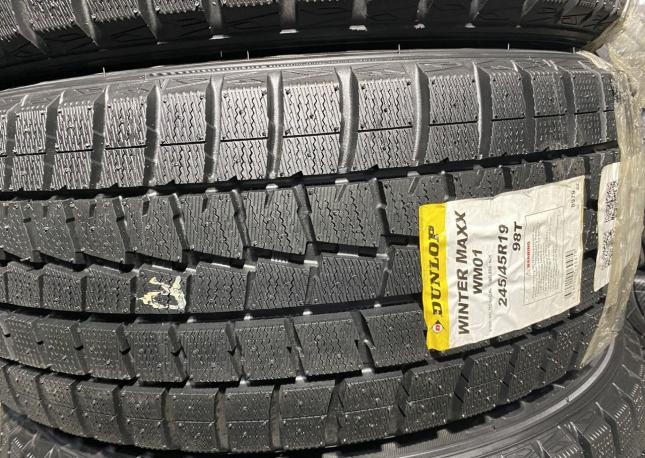 Dunlop Winter Maxx WM03 245/45 R19 98T