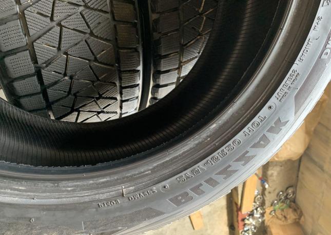 Bridgestone Blizzak DM-V2 275/45 R20