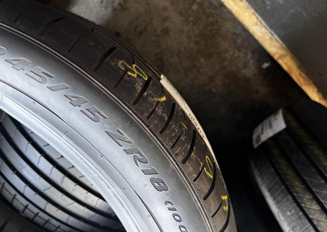 Pirelli P Zero PZ4 245/45 R18