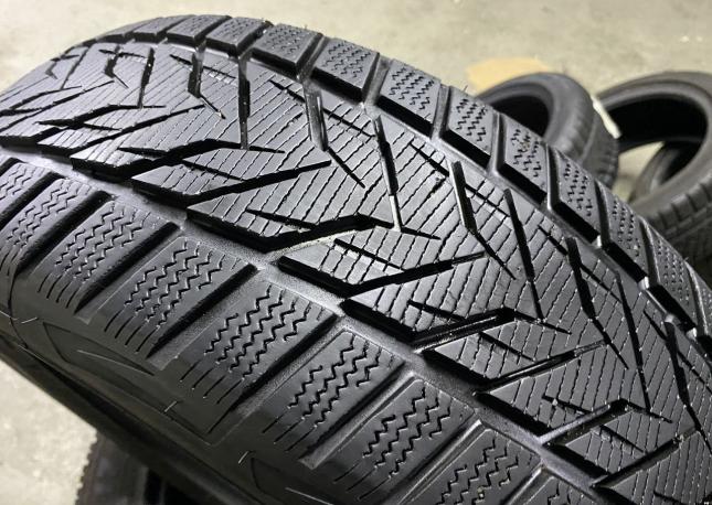 Vredestein Wintrac Xtreme S 215/60 R17 96H