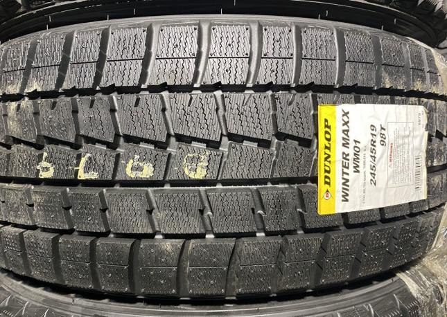 Dunlop Winter Maxx WM03 245/45 R19 98T