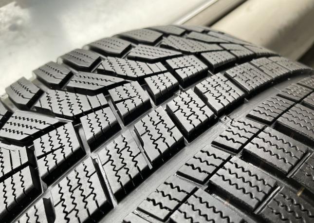 Hankook Winter I&#39;Cept Evo2 W320 285/30 R22