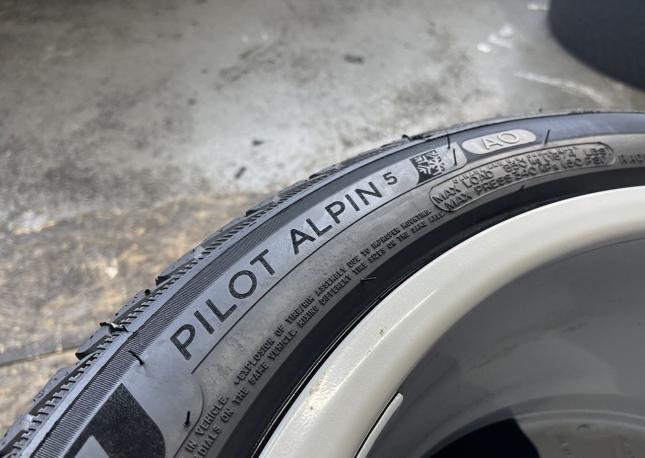 Michelin Pilot Alpin 5 245/45 R19 102V