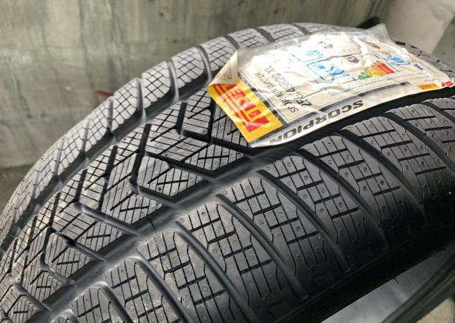 Pirelli Scorpion Winter 255/45 R20