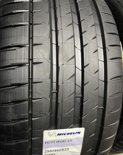 Michelin Pilot Sport 4 S Acoustic 255/35 R21 и 285/30 R21 Y