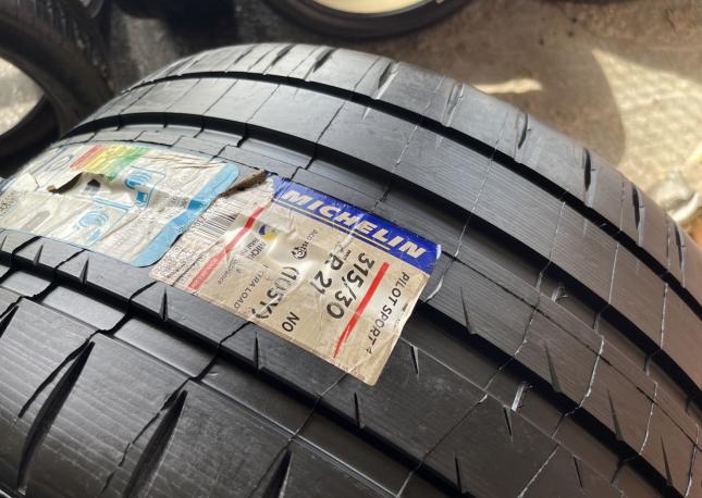 Michelin Pilot Sport 4 S 275/35 R21 и 315/30 R21 Y