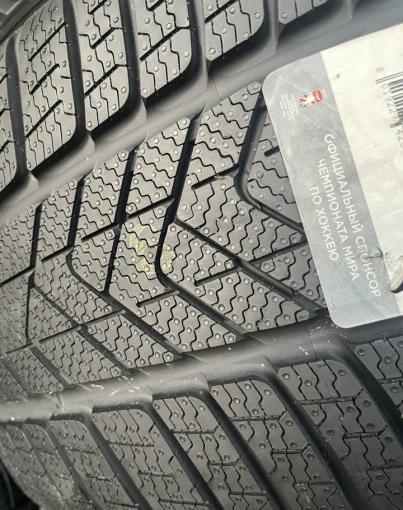 Pirelli Scorpion Winter RFT 275/40 R21 и 315/35 R21 V