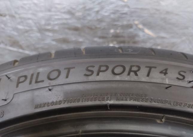 Michelin Pilot Sport 4 S 235/40 R19 96Y