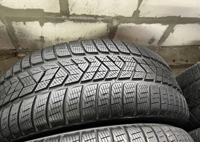 Pirelli Scorpion Winter RFT 235/55 R19 H