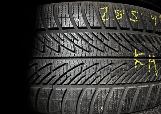 Goodyear UltraGrip 285/45 R20