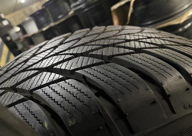 Bridgestone Blizzak LM-001 225/55 R17