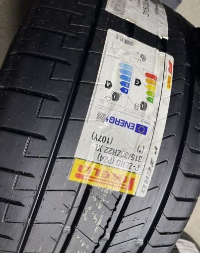 Pirelli P Zero PZ4 275/35 R22 и 315/30 R22 Y