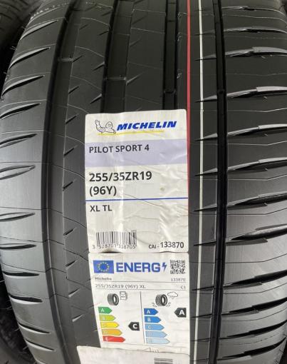 Michelin Pilot Sport 4 S 255/35 R19 и 285/30 R19 Y