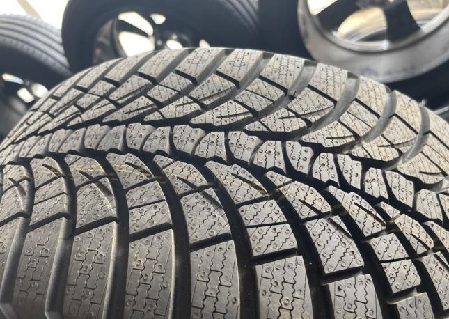 Kumho WinterCraft WP71 245/40 R19 и 275/35 R19 V