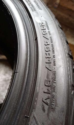 Goodyear UltraGrip 215/45 R17