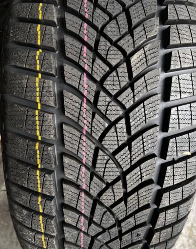 Goodyear UltraGrip Performance+ 255/45 R20