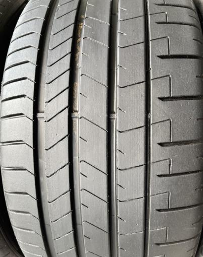 Pirelli P Zero PZ4 295/35 R21 107Y