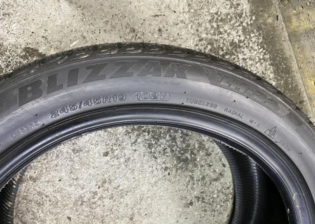 Bridgestone Blizzak LM-32 245/45 R19 102V