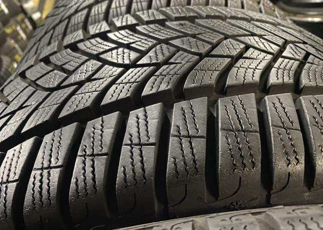 Goodyear UltraGrip Performance+ 215/40 R17