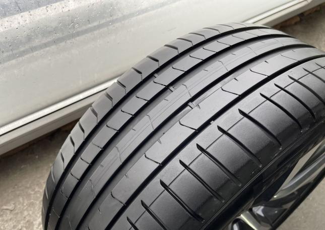 Pirelli P Zero Corsa 245/40 R19