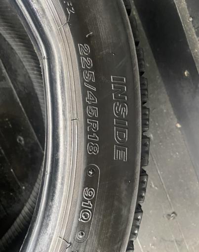 Bridgestone Blizzak VRX2 225/45 R18