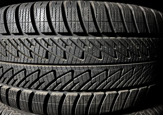 Goodyear UltraGrip 285/45 R20