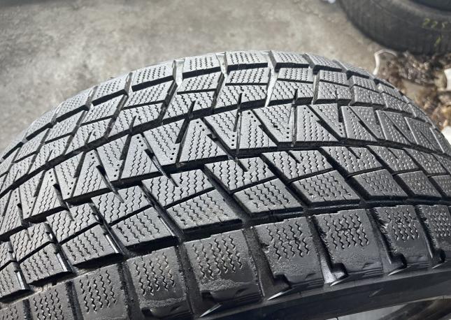 Bridgestone Blizzak DM-V1 275/40 R20 106R